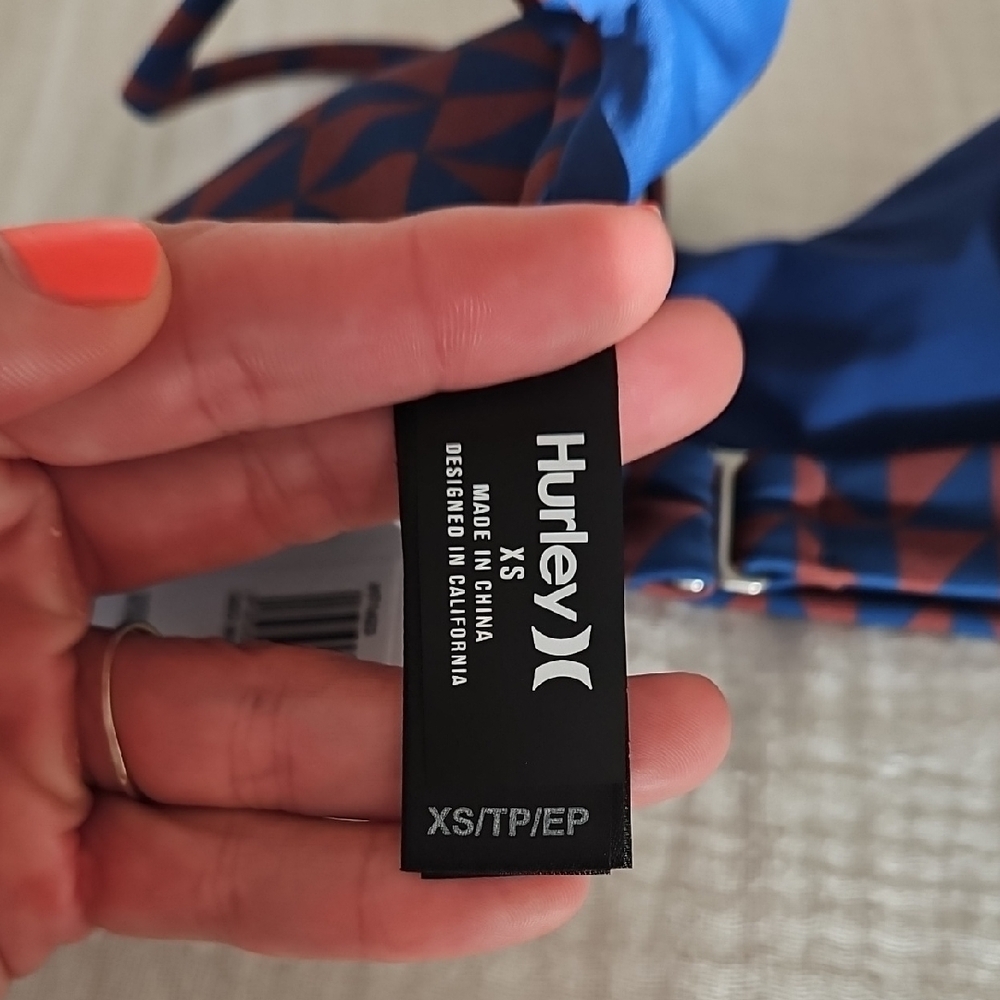Hurley Triangular Pattern Bikini Top - Picture 3 of 3